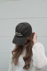 Nachhaltige Cap HEAD IN THE CLOUDS in Faded Black – fair produziert – Clara Himmel