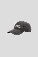 Nachhaltige Cap HEAD IN THE CLOUDS in Faded Black – fair produziert – Clara Himmel