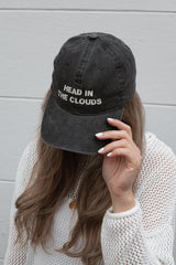 Nachhaltige Cap HEAD IN THE CLOUDS in Faded Black – fair produziert – Clara Himmel