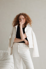 Nachhaltige Jeansjacke in Off-White – faire Produktion – Clara Himmel