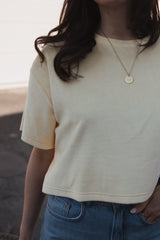 Nachhaltiges Cropped Shirt aus Nicki-Stoff in Butter Yellow – Made in Germany – Clara Himmel