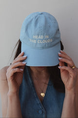 Nachhaltige Cap HEAD IN THE CLOUDS in Light-Blue – fair produziert – Clara Himmel