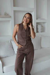 Nachhaltige Jeansweste in Washed Brownie – faire Produktion – Clara Himmel