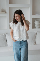 Bluse mit Stickerei in Weiß aus Baumwolle – fair produziert – Clara Himmel