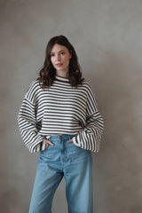 Nachhaltiger Oversize-Strickpullover mit Streifen in Ecru/Brown aus Bio-Baumwolle – Clara Himmel