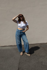 Nachhaltige O-Shape Jeans / Barrel Jeans in Mid-Blue aus Bio-Baumwolle – faire Produktion – Clara Himmel