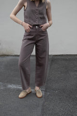 Nachhaltige O-Shape Jeans / Barrel Jeans in Washed-Brownie aus Bio-Baumwolle – faire Produktion – Clara Himmel