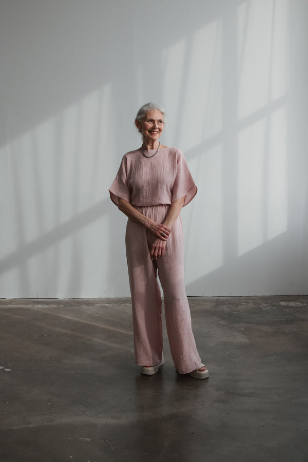 Jumpsuit Puder aus Musselin mit Schleife