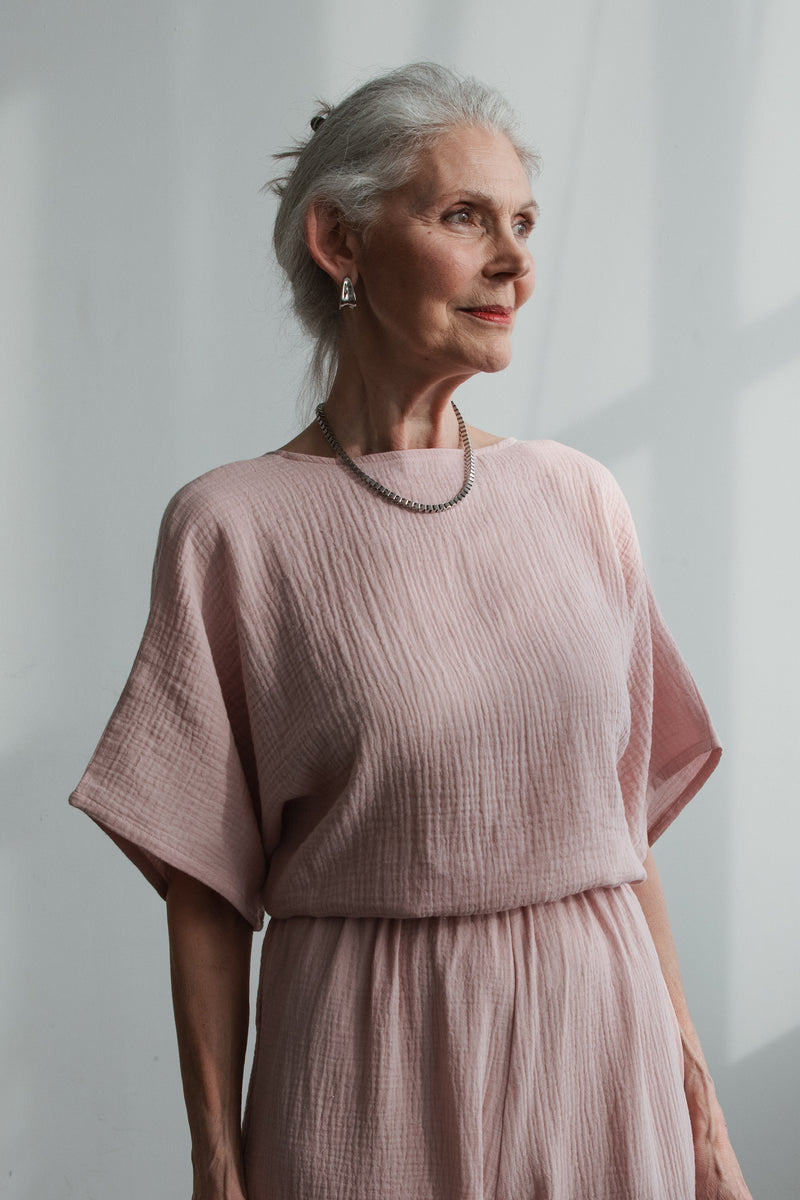 Jumpsuit Puder aus Musselin mit Schleife