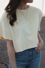 Nachhaltiges Cropped Shirt aus Nicki-Stoff in Butter Yellow – Made in Germany – Clara Himmel