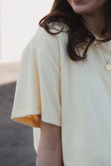 Nachhaltiges Cropped Shirt aus Nicki-Stoff in Butter Yellow – Made in Germany – Clara Himmel