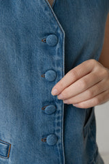 Nachhaltige Jeansweste in Mid-Blue – faire Produktion – Clara Himmel