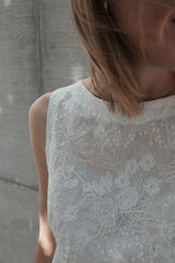 Top mit Stickerei White