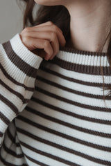 Nachhaltiger Oversize-Strickpullover mit Streifen in Ecru/Brown aus Bio-Baumwolle – Clara Himmel