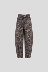 Nachhaltige O-Shape / Barrel Jeans mit Leo-Print aus Bio-Baumwolle – faire Produktion – Clara Himmel