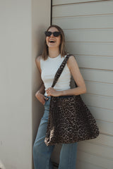 Nachhaltiger XL Shopper mit Leo-Print aus Bio-Baumwolle – fair produziert – Clara Himmel