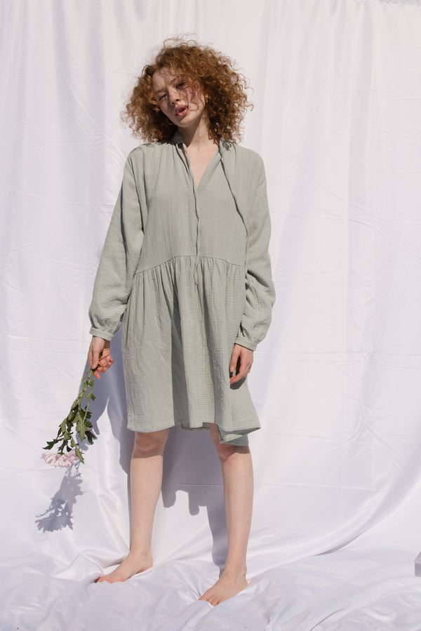 Kleid aus Musselin Salvia ALMA